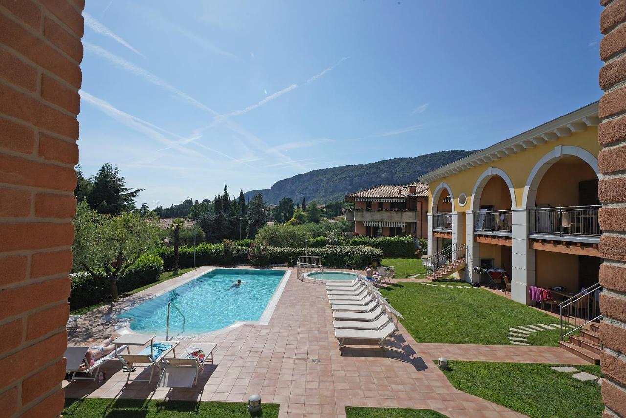 Appartamenti Corte Leonardo Garda  Esterno foto